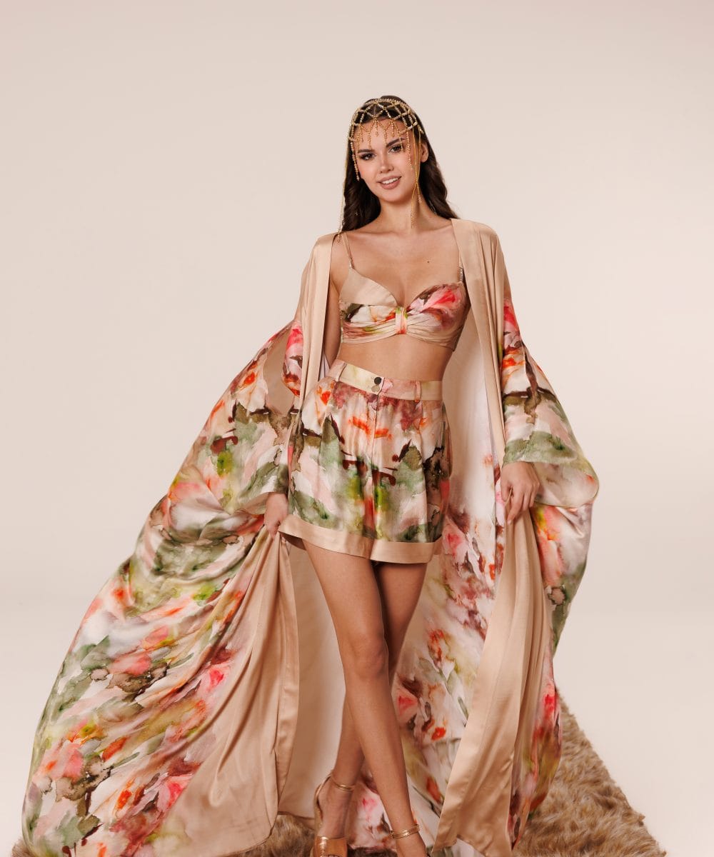 %100 saf Mulberry ipek kumaştan Golden Alhambra bustiyer şort ve kimono set boydan görünüm