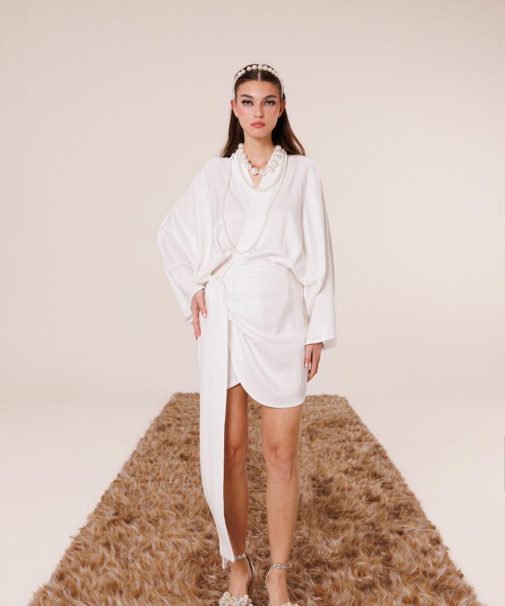 Pure Light of Heaven %100 saf ipek keten beyaz drapeli mini elbise boydan görünüm